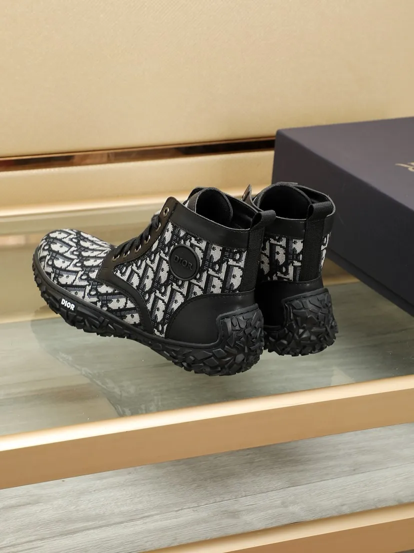 Factory P460 men's shoes💰【Dior】Dior✨ is online simultaneously👏 This casual sports shoe is a new product in the series and continues Di*r's classic style. The upper is made of original first-layer cowhide, paired with a textured outsole, and the brand's iconic details are on the side openings to enhance the style. Fashionable and versatile. Create a casual look. Size: 38-44 (45 customized)